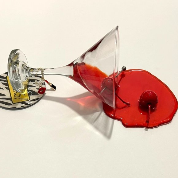 NEW "CHEEKY" SPILLED COSMOPOLITAN DRINK CONVERSATION PIECE - Picture 2 of 7